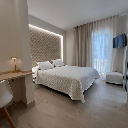 Hotel Restaurant Llansola Сан-Карлос-де-ла-Рапита Экстерьер фото