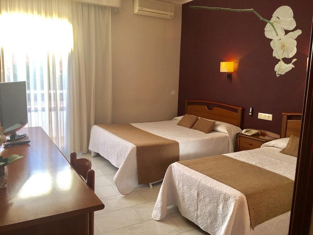 Hotel Restaurant Llansola Сан-Карлос-де-ла-Рапита Экстерьер фото