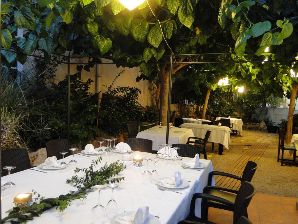 Hotel Restaurant Llansola Сан-Карлос-де-ла-Рапита Экстерьер фото