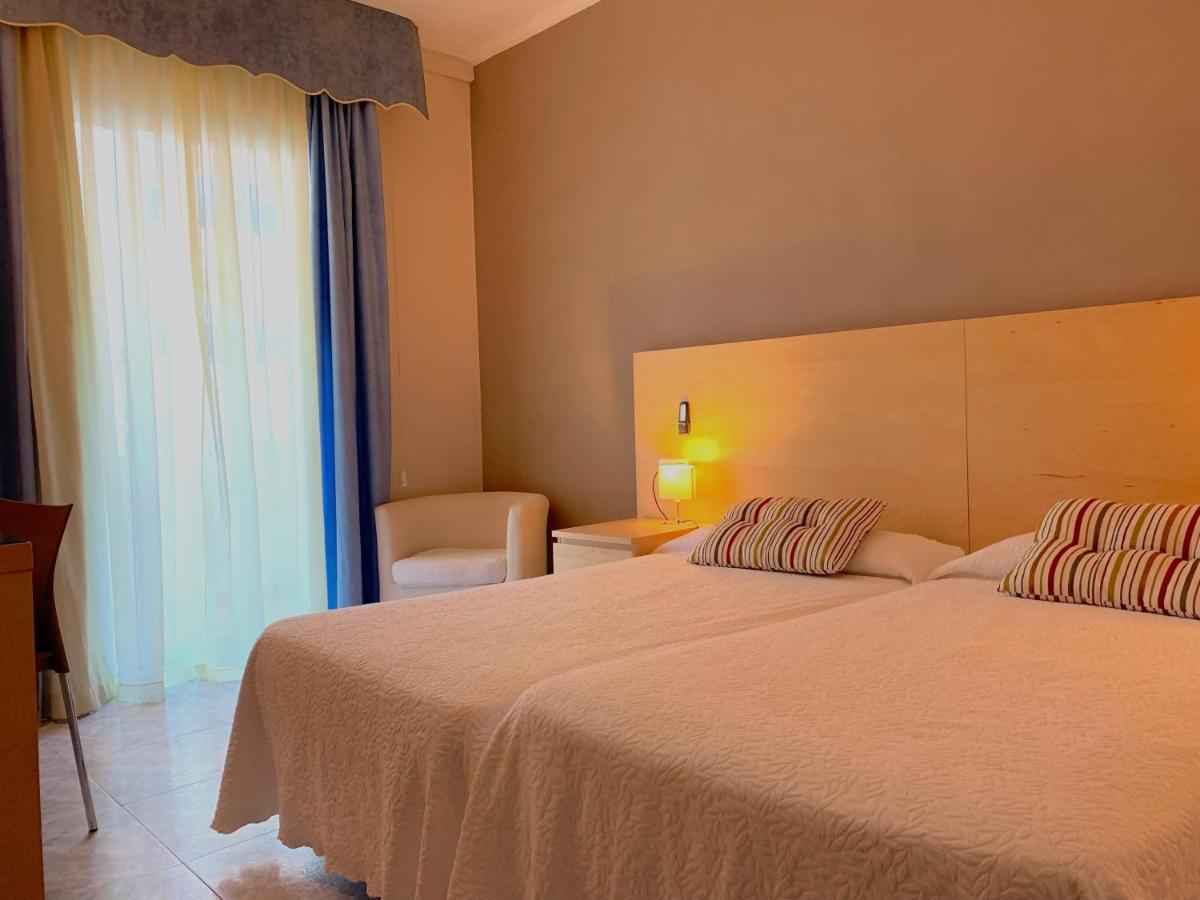 Hotel Restaurant Llansola Сан-Карлос-де-ла-Рапита Экстерьер фото
