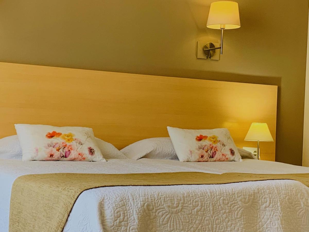 Hotel Restaurant Llansola Сан-Карлос-де-ла-Рапита Экстерьер фото