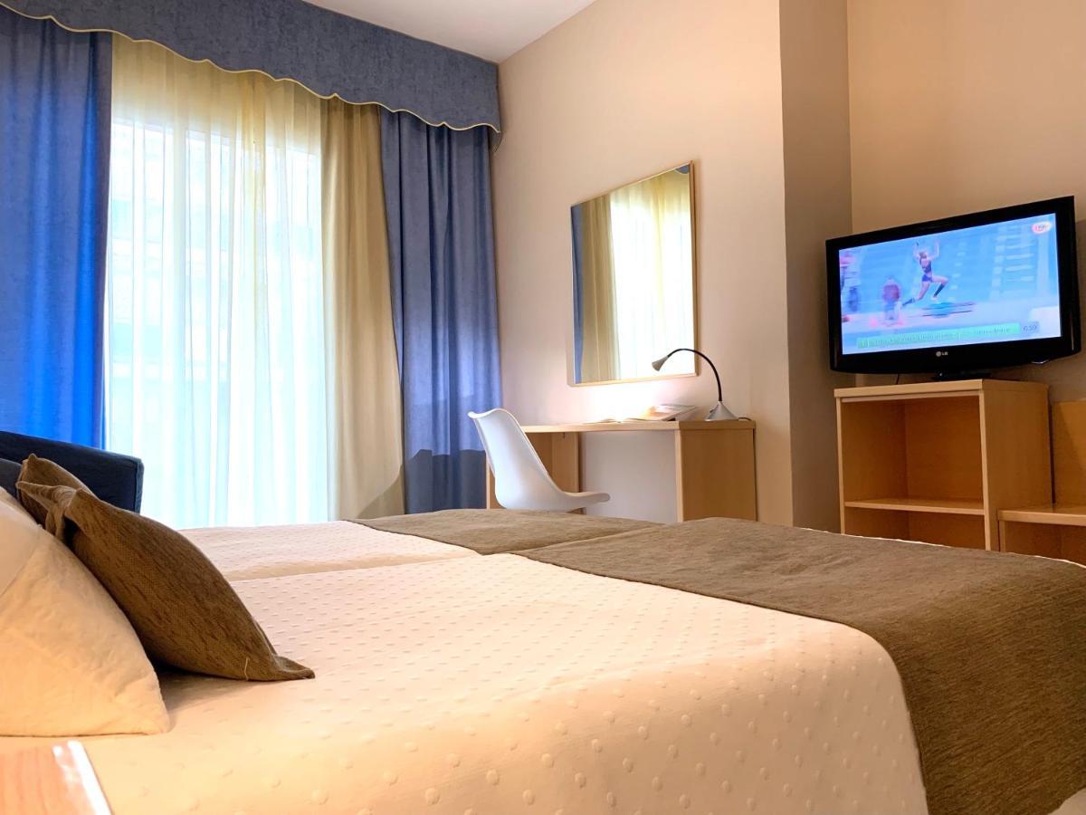 Hotel Restaurant Llansola Сан-Карлос-де-ла-Рапита Экстерьер фото