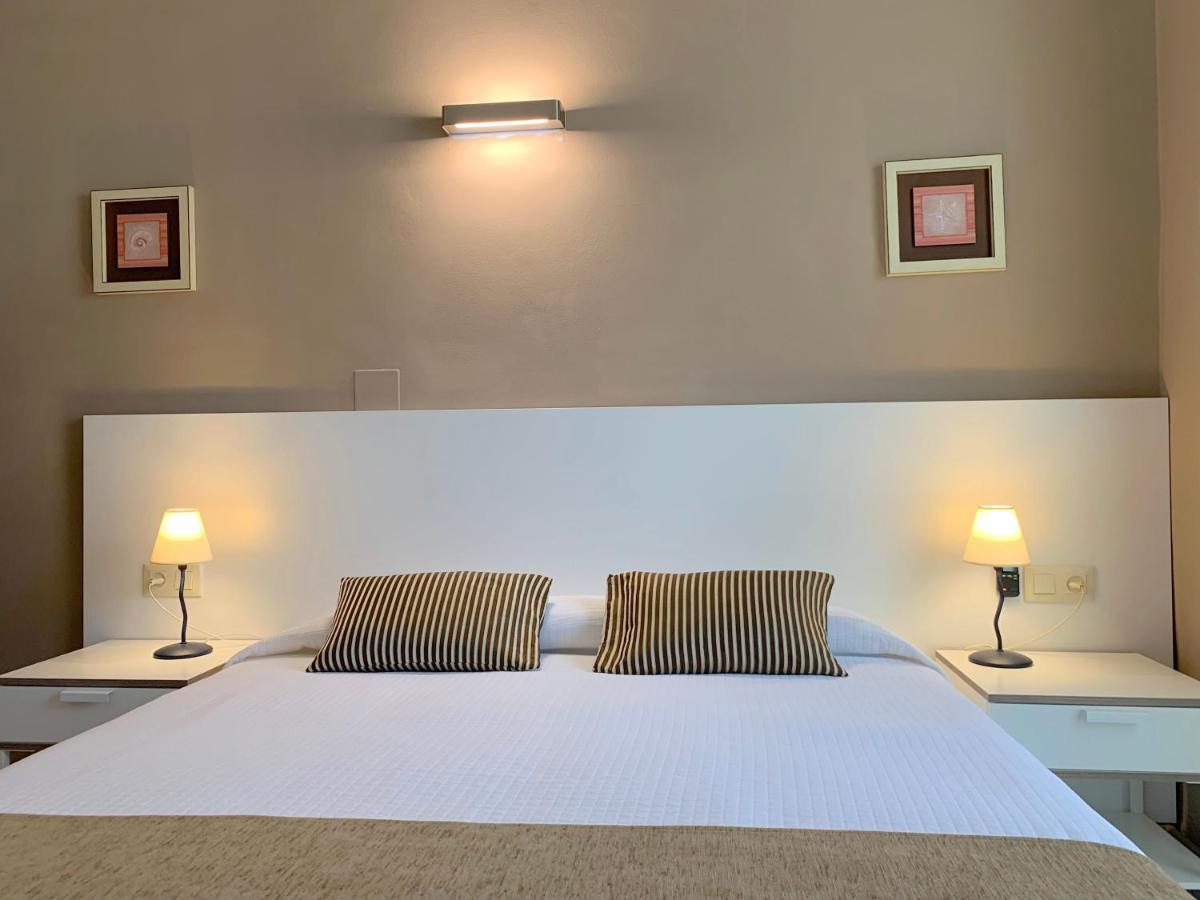 Hotel Restaurant Llansola Сан-Карлос-де-ла-Рапита Экстерьер фото