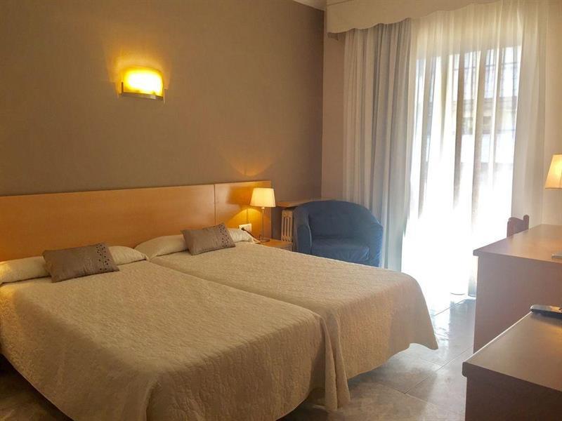 Hotel Restaurant Llansola Сан-Карлос-де-ла-Рапита Экстерьер фото