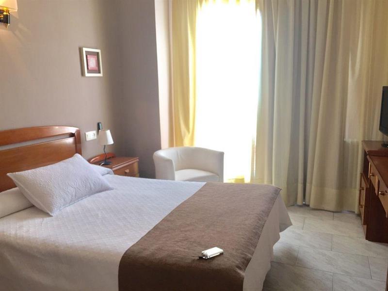 Hotel Restaurant Llansola Сан-Карлос-де-ла-Рапита Экстерьер фото